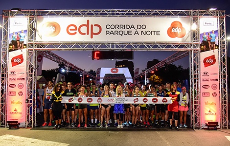 Super-heróis correram esta noite no Parque da Cidade